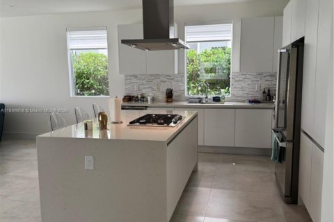 Villa ou maison à louer à Doral, Floride: 5 chambres, 289.2 m2 № 1939317 - photo 4
