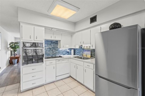 Condo in Clearwater, Florida, 2 bedrooms  № 1716837 - photo 9