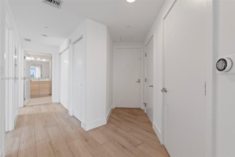 Condominio en alquiler en North Miami Beach, Florida, 3 dormitorios, 144.56 m2 № 2301668 - foto 4
