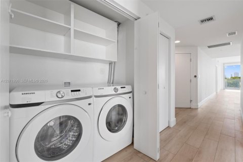 Condominio en alquiler en North Miami Beach, Florida, 3 dormitorios, 144.56 m2 № 2301668 - foto 29