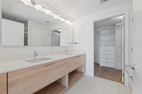 Condominio en alquiler en North Miami Beach, Florida, 3 dormitorios, 144.56 m2 № 2301668 - foto 19