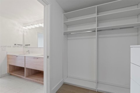 Condominio en alquiler en North Miami Beach, Florida, 3 dormitorios, 144.56 m2 № 2301668 - foto 22
