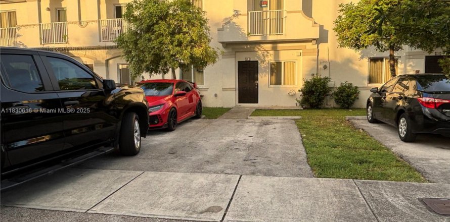 Touwnhouse à Hialeah, Floride 3 chambres, 148.64 m2 № 1806211