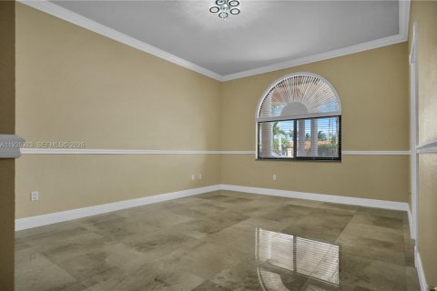 House in Miami, Florida 8 bedrooms, 563.73 sq.m. № 2240422 - photo 23