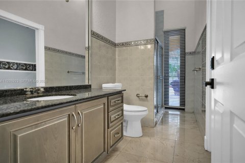House in Miami, Florida 8 bedrooms, 563.73 sq.m. № 2240422 - photo 28