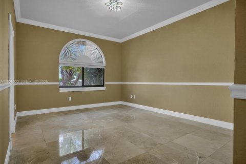 House in Miami, Florida 8 bedrooms, 563.73 sq.m. № 2240422 - photo 27