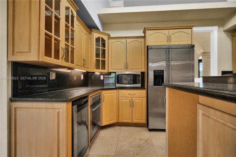 House in Miami, Florida 8 bedrooms, 563.73 sq.m. № 2240422 - photo 16