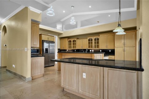 House in Miami, Florida 8 bedrooms, 563.73 sq.m. № 2240422 - photo 13