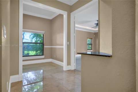House in Miami, Florida 8 bedrooms, 563.73 sq.m. № 2240422 - photo 30
