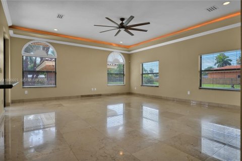 House in Miami, Florida 8 bedrooms, 563.73 sq.m. № 2240422 - photo 21