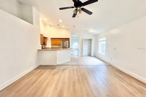 Casa en venta en Apopka, Florida, 3 dormitorios, 166.3 m2 № 2425702 - foto 10