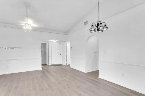 Condominio en alquiler en Homestead, Florida, 3 dormitorios, 111.02 m2 № 2011807 - foto 8