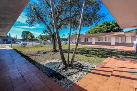 Купить коммерческую недвижимость в Хомстед, Флорида № 2045384 - фото 12