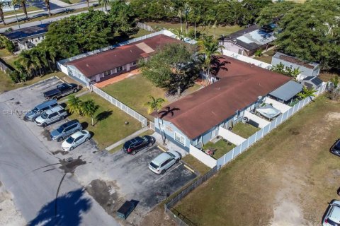 Купить коммерческую недвижимость в Хомстед, Флорида № 2045384 - фото 3