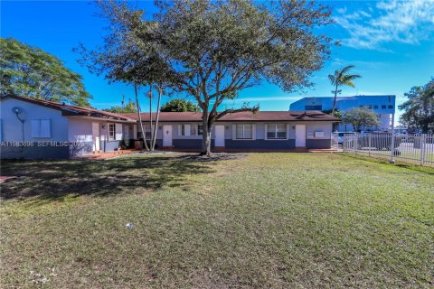 Купить коммерческую недвижимость в Хомстед, Флорида № 2045384 - фото 10