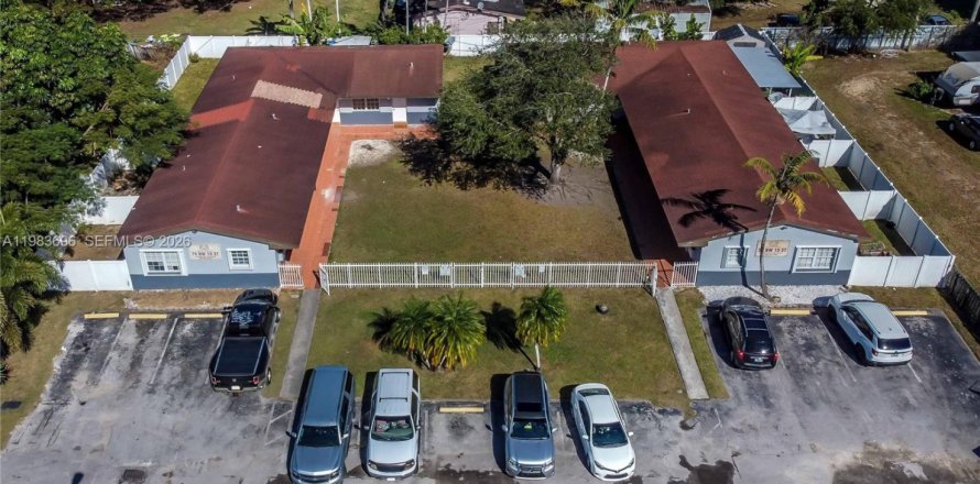 Коммерческая недвижимость в Хомстед, Флорида № 2045384