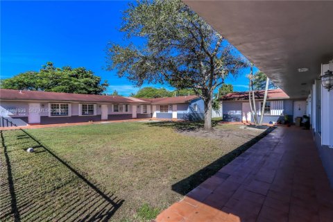 Купить коммерческую недвижимость в Хомстед, Флорида № 2045384 - фото 7