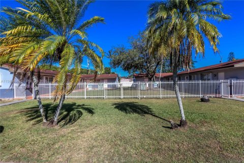 Купить коммерческую недвижимость в Хомстед, Флорида № 2045384 - фото 6