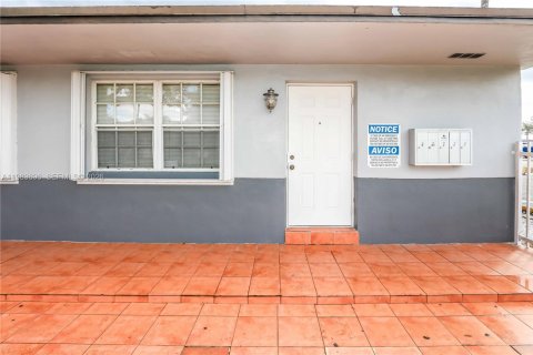 Купить коммерческую недвижимость в Хомстед, Флорида № 2045384 - фото 17