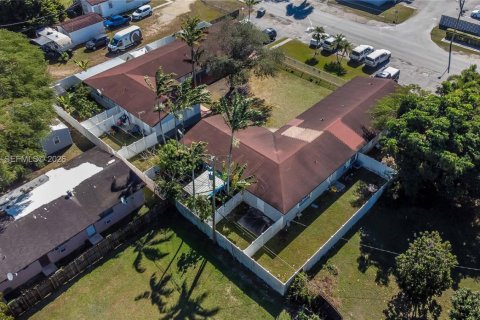 Купить коммерческую недвижимость в Хомстед, Флорида № 2045384 - фото 4