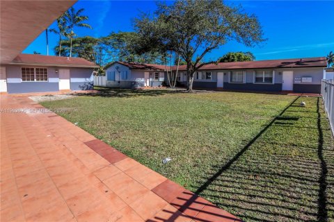 Купить коммерческую недвижимость в Хомстед, Флорида № 2045384 - фото 9