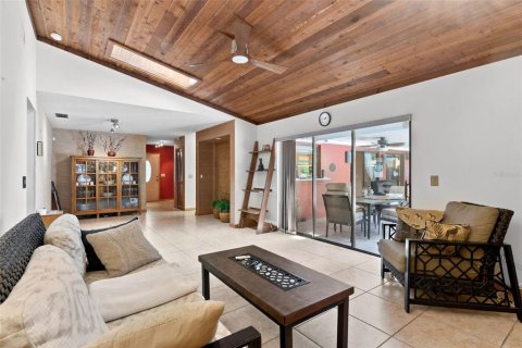 Villa ou maison à vendre à Altamonte Springs, Floride: 3 chambres, 173.82 m2 № 2430480 - photo 13