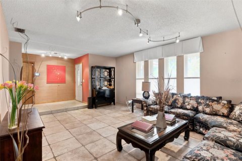 Villa ou maison à vendre à Altamonte Springs, Floride: 3 chambres, 173.82 m2 № 2430480 - photo 9