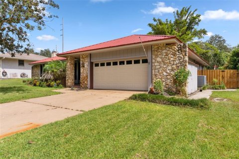 Villa ou maison à vendre à Altamonte Springs, Floride: 3 chambres, 173.82 m2 № 2430480 - photo 2