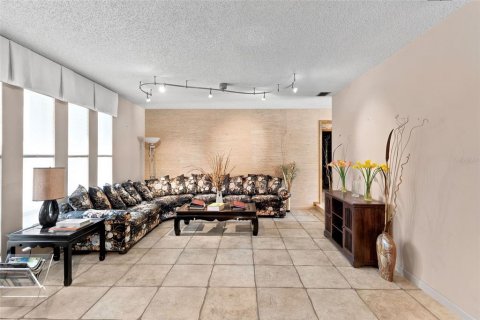 Villa ou maison à vendre à Altamonte Springs, Floride: 3 chambres, 173.82 m2 № 2430480 - photo 8