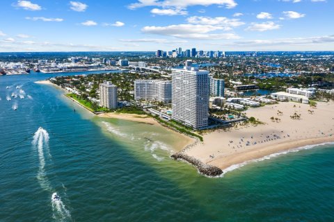 Condominio en alquiler en Fort Lauderdale, Florida, 2 dormitorios, 111.48 m2 № 1172182 - foto 1