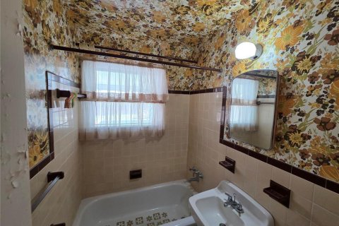 House in Sarasota, Florida 3 bedrooms, 128.95 sq.m. № 1850934 - photo 12