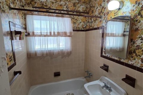 House in Sarasota, Florida 3 bedrooms, 128.95 sq.m. № 1850934 - photo 11