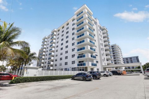 Condo in Hollywood, Florida, 2 bedrooms  № 2362852