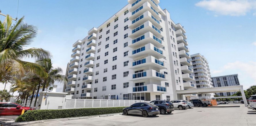 Condo in Hollywood, Florida, 2 bedrooms № 2362852