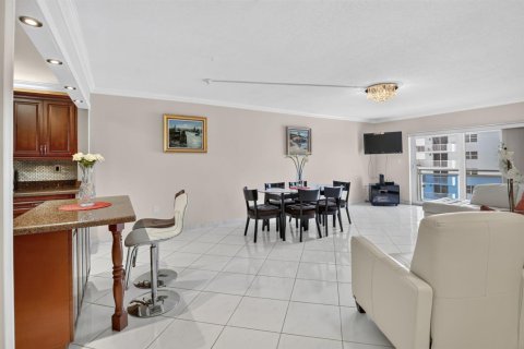 Condo in Hollywood, Florida, 2 bedrooms № 2362852 - photo 7