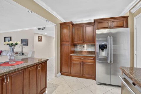 Condo in Hollywood, Florida, 2 bedrooms № 2362852 - photo 14