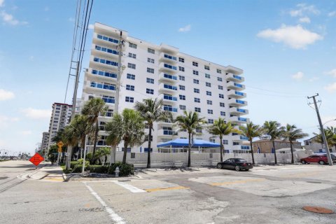 Condo in Hollywood, Florida, 2 bedrooms № 2362852 - photo 4