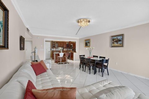 Condo in Hollywood, Florida, 2 bedrooms № 2362852 - photo 17