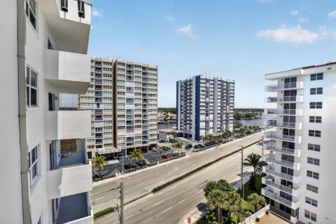 Condo in Hollywood, Florida, 2 bedrooms № 2362852 - photo 21
