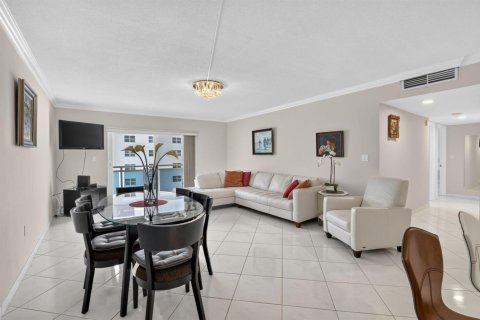 Condo in Hollywood, Florida, 2 bedrooms № 2362852 - photo 10