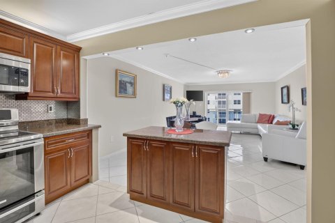 Condo in Hollywood, Florida, 2 bedrooms № 2362852 - photo 15
