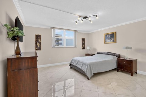 Condo in Hollywood, Florida, 2 bedrooms № 2362852 - photo 25