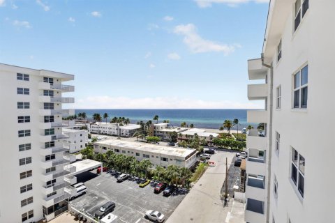 Condo in Hollywood, Florida, 2 bedrooms № 2362852 - photo 24