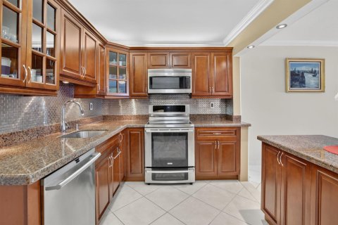 Condo in Hollywood, Florida, 2 bedrooms № 2362852 - photo 13