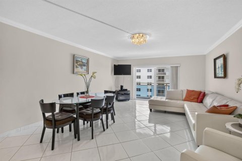 Condo in Hollywood, Florida, 2 bedrooms № 2362852 - photo 9