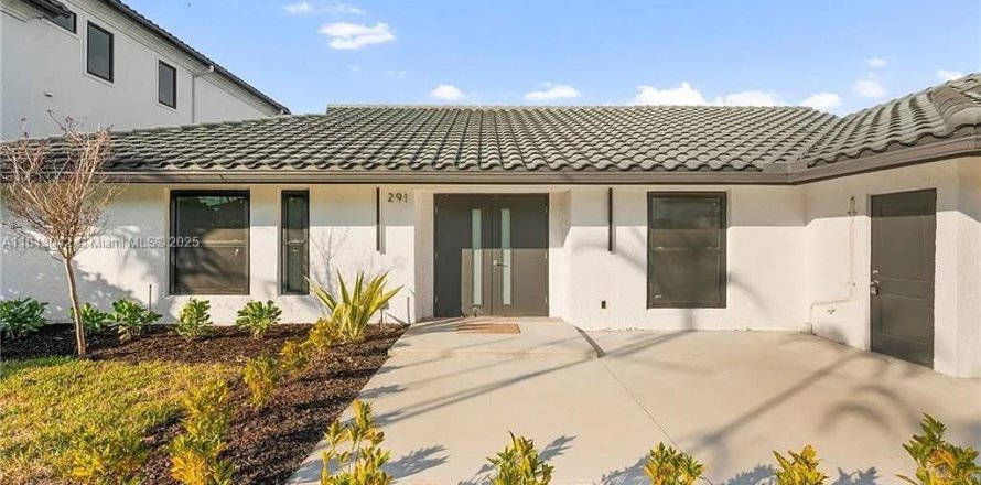 Villa ou maison à Naples, Floride 4 chambres, 270.62 m2 № 1959936