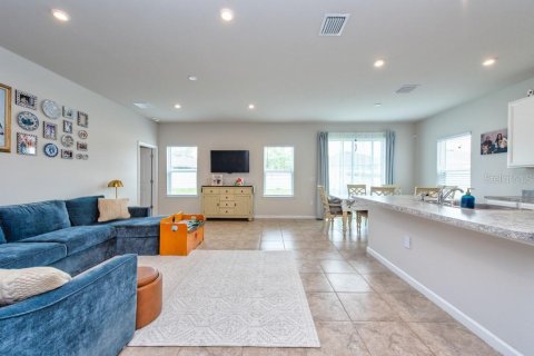 Casa en venta en Zephyrhills, Florida, 3 dormitorios, 169.36 m2 № 1903818 - foto 2