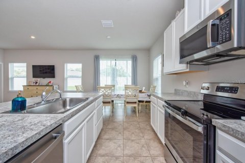 Casa en venta en Zephyrhills, Florida, 3 dormitorios, 169.36 m2 № 1903818 - foto 10