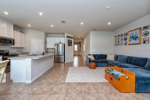 Casa en venta en Zephyrhills, Florida, 3 dormitorios, 169.36 m2 № 1903818 - foto 5