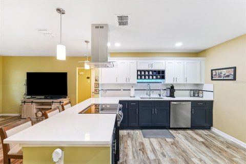 House in Clearwater, Florida 3 bedrooms, 133.5 sq.m. № 1832626 - photo 5